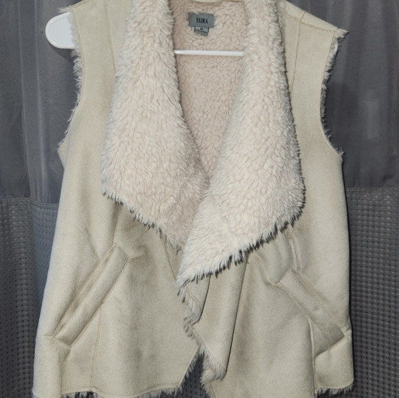 Naira vest - Picture 2 of 3